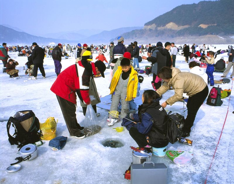 Lễ hội câu cá băng ở Hàn Quốc